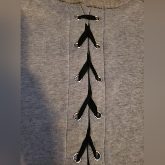 Gray sweater with black criss cross tie detaol - Picture 2 of 6